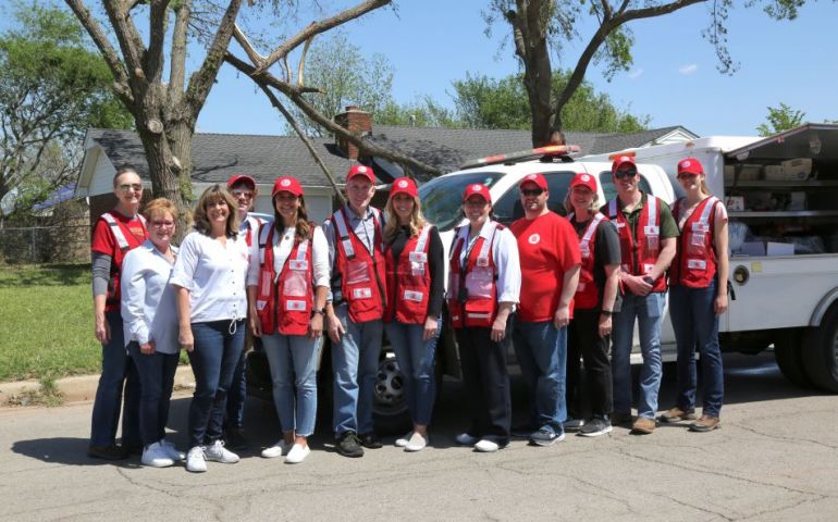 Oklahoma Senator and Congresswoman Serve Survivors of Tornadoes