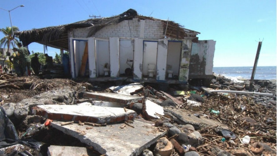 Officers and volunteers en route to affected areas in Mexico Coast