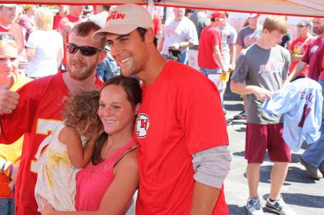 Kansas City Chiefs Help Salvation Army Tackle Relief Efforts In Joplin