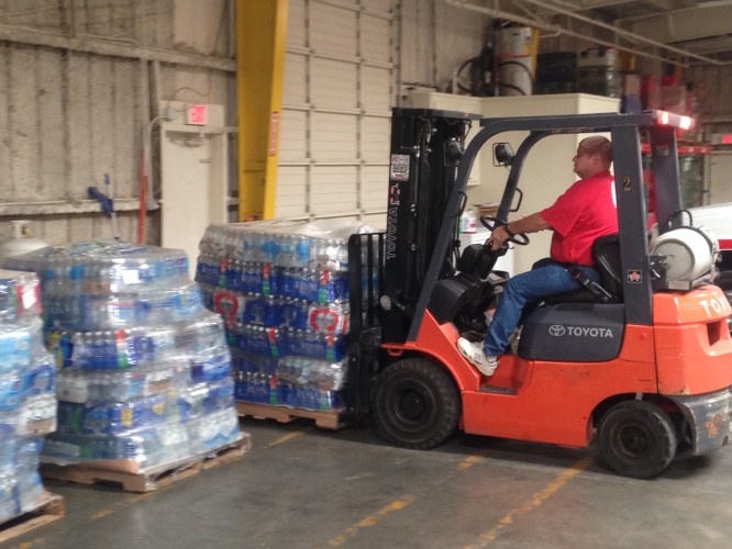 Jackson MS Provides Emergency Water to the City