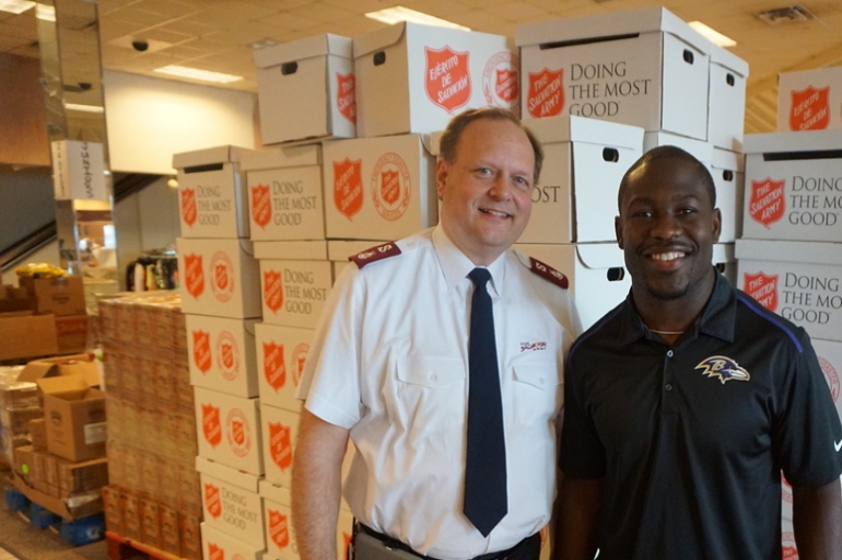 Baltimore Ravens RB, Justin Forsett, visits Baton Rouge Distribution Center